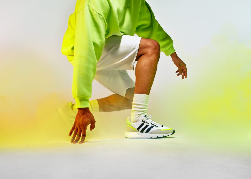 adidasOriginals_SS21_ZX 1K BOOST_H69037_MALE_ON FOOT_1